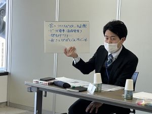 （写真）小林委員