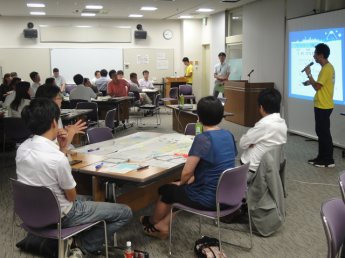 （写真）交流プラザでの全体説明