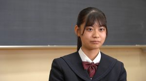 （インタビューに答える生徒の写真1）