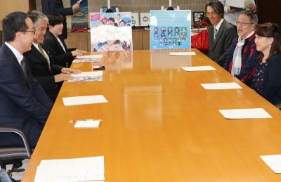 富士市長表敬訪問の様子1