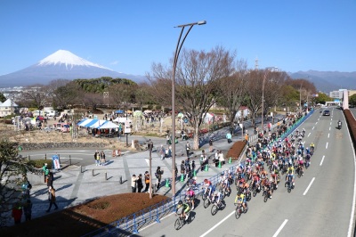 （画像）サイクルロードレースの様子1
