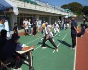 （写真）体力測定を行う参加者