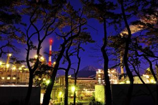（写真）宮島地区の工場夜景