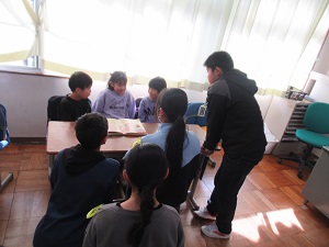 なかよしタイム（ペア読書）の様子3