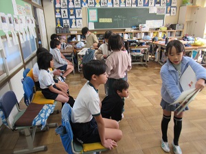 なかよしタイム（ペア読書）の様子5