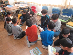 なかよしタイム（ペア読書）の様子6
