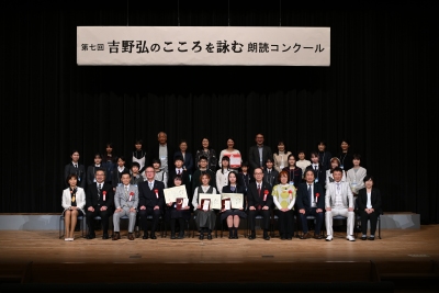 決勝大会出場者と記念撮影