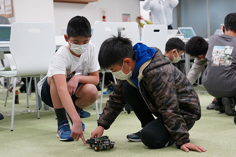 子ども向けプログラミング体験会の様子4