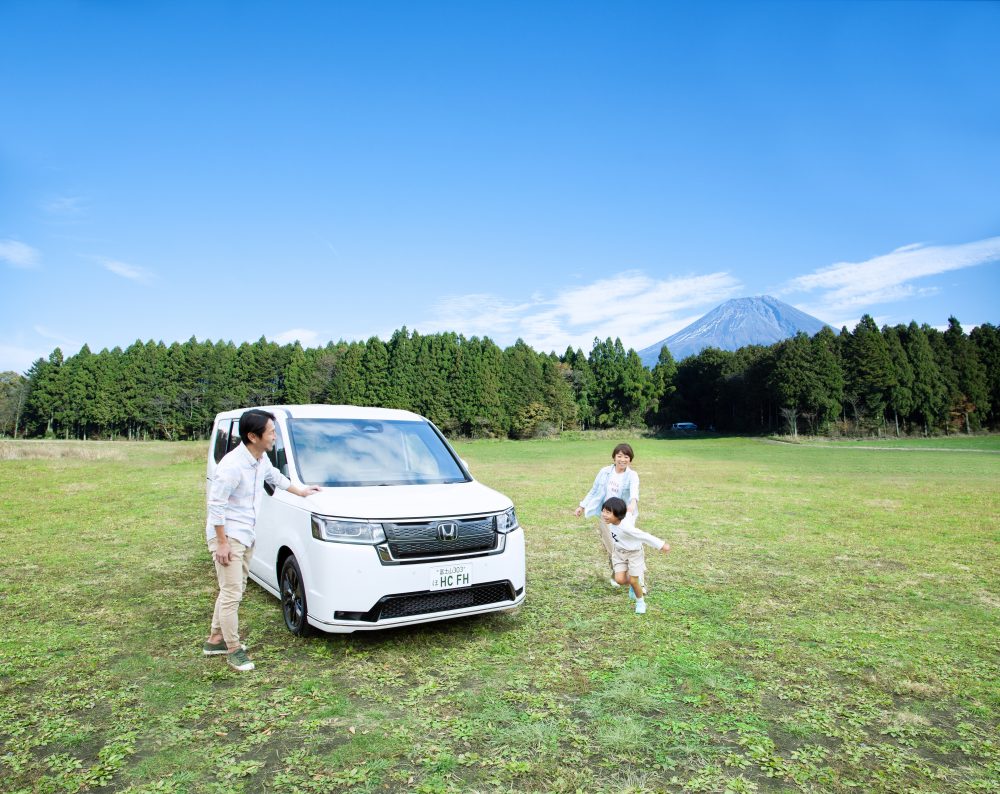 自動車と家族の写真