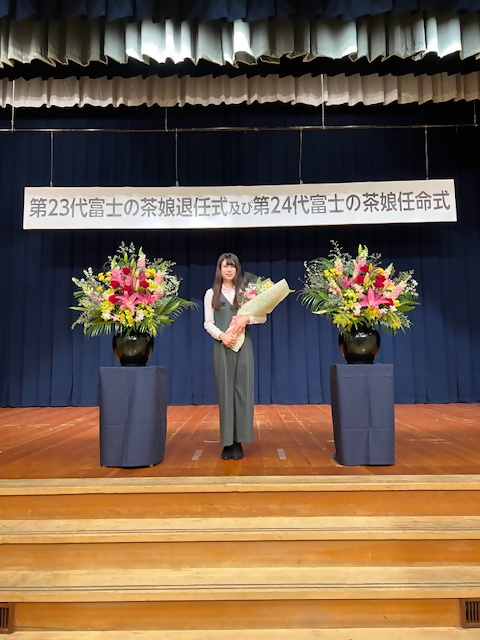 第23代富士の茶娘の須賀原礼奈の写真