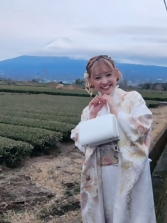 振袖とお茶畑の写真2