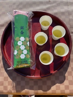 お茶の特別販売の様子2