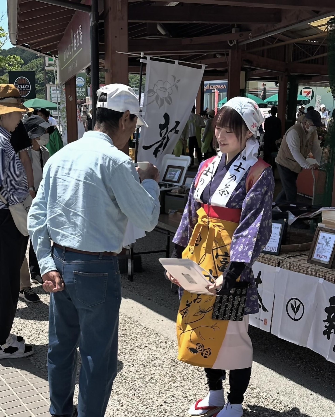 富士川楽座で行われた新茶フェアの様子4