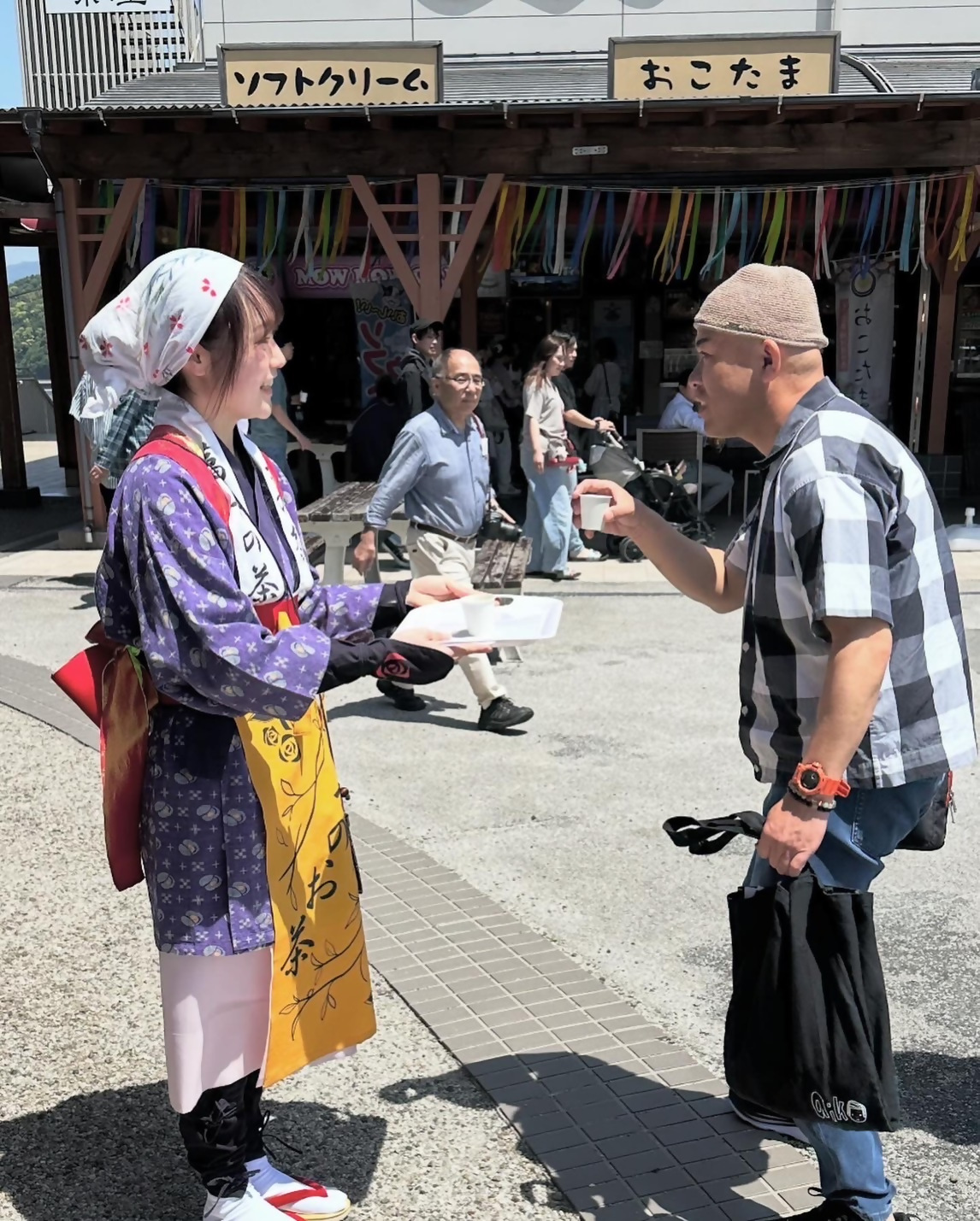 富士川楽座で行われた新茶フェアの様子5