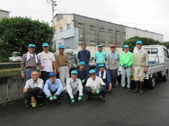 (写真）掃除参加者集合写真