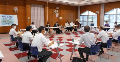 （写真）地域の方と語る会の様子