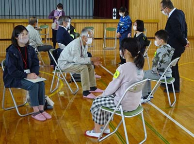 富士第二小学校　地域の方々と児童の交流