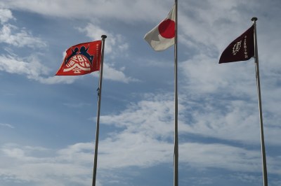 (写真1)新しい児童会の旗