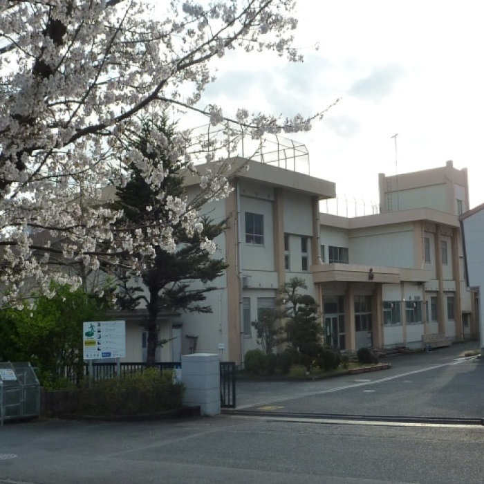 東小学校