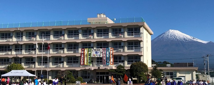 （写真）岩松中学校