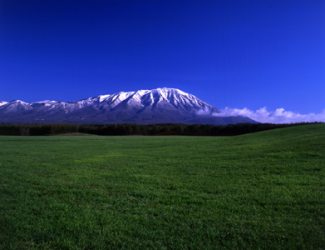 【写真】雫石町から見える岩手山