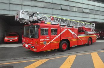 (写真)はしご付き消防自動車