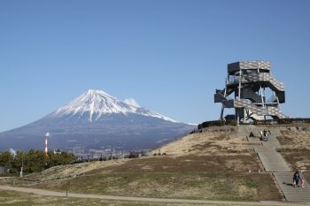 （写真）ふじのくに田子の浦みなと公園（富士山ドラゴンタワー）