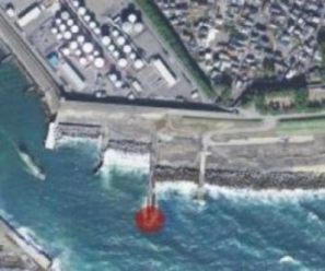 （写真）東防波堤灯台位置図