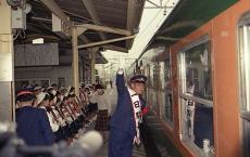 （写真）吉原駅開業100周年記念で1日駅長をしている市長