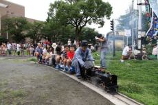 （写真）新通町公園で新車両のミニSLの運行を開始