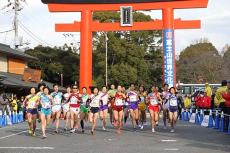 （写真）富士宮市から全日本大学女子選抜駅伝競走がスタート