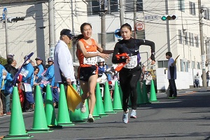 （写真）富士市出身選手のたすきリレー