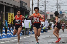 （写真）静岡県選抜チームによるたすきリレー