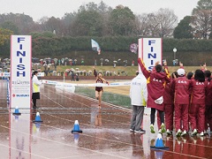 （写真）優勝チームゴール直前