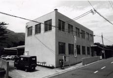 （写真）富士川郵便局移転新局舎外観
