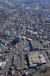 （写真）吉原商店街のアップ（西から）を空から撮影