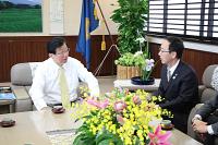 （写真）静岡県知事と富士市長
