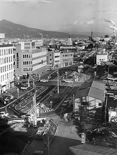 （写真）大きく生まれ変わった富士駅前