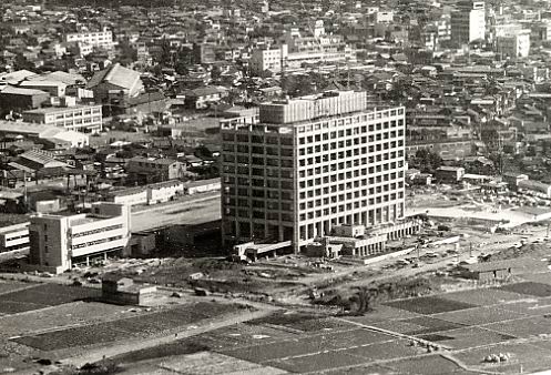 （写真）完成した市庁舎