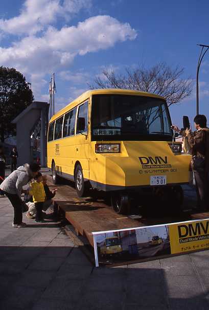 （写真）展示されたDMVの車両