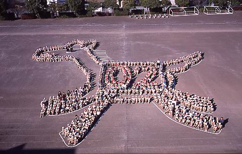 （写真）岩松北小学校ウマの人絵