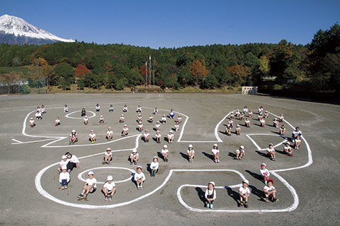 （写真）大淵第二小学校ミの人絵