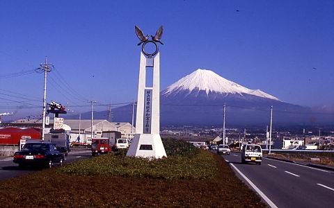 （写真）核兵器廃絶平和都市宣言モニュメント（川原宿地先）