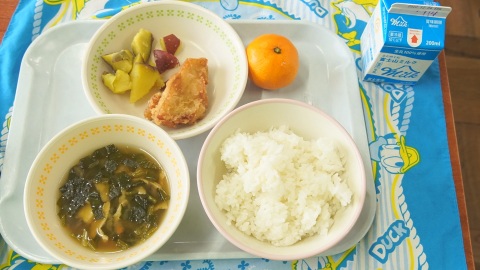 100％富士地域産の食材を使った給食