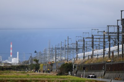 （写真）新幹線こだまとF1並走