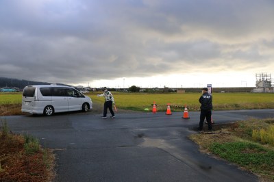 （写真）警備ボランティアをしている様子2