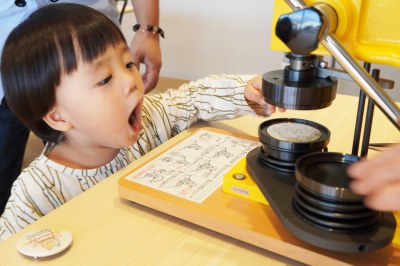 缶バッジづくり講座の様子（２）